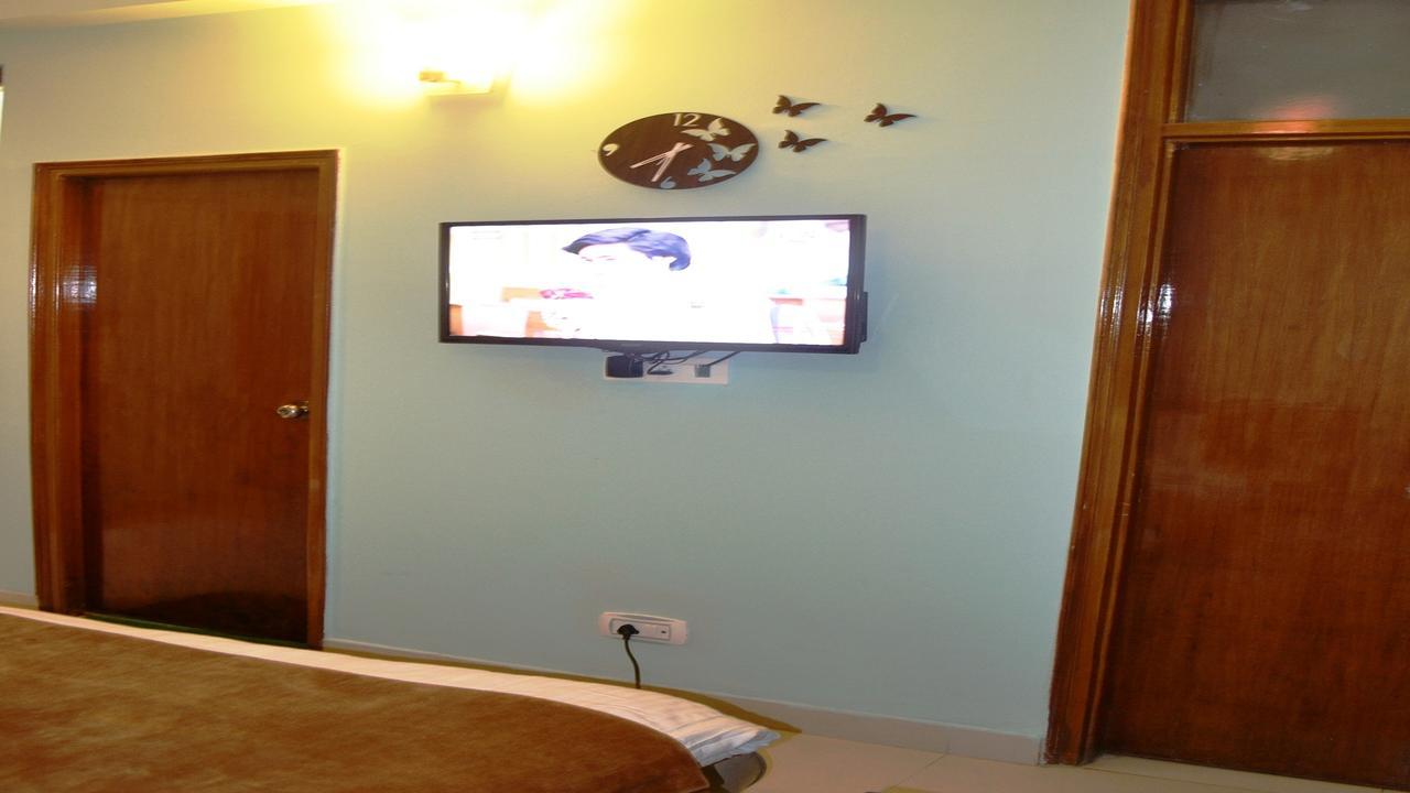 Oyo 19024 Majestic Oak Bush Hotel Мусори Екстериор снимка