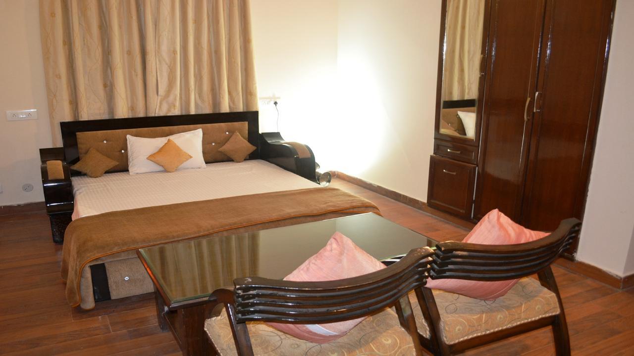 Oyo 19024 Majestic Oak Bush Hotel Мусори Екстериор снимка