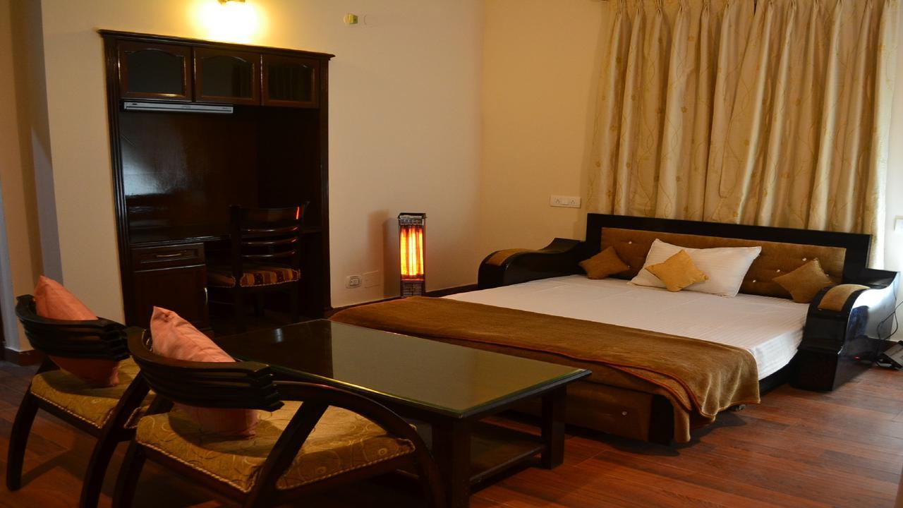 Oyo 19024 Majestic Oak Bush Hotel Мусори Екстериор снимка