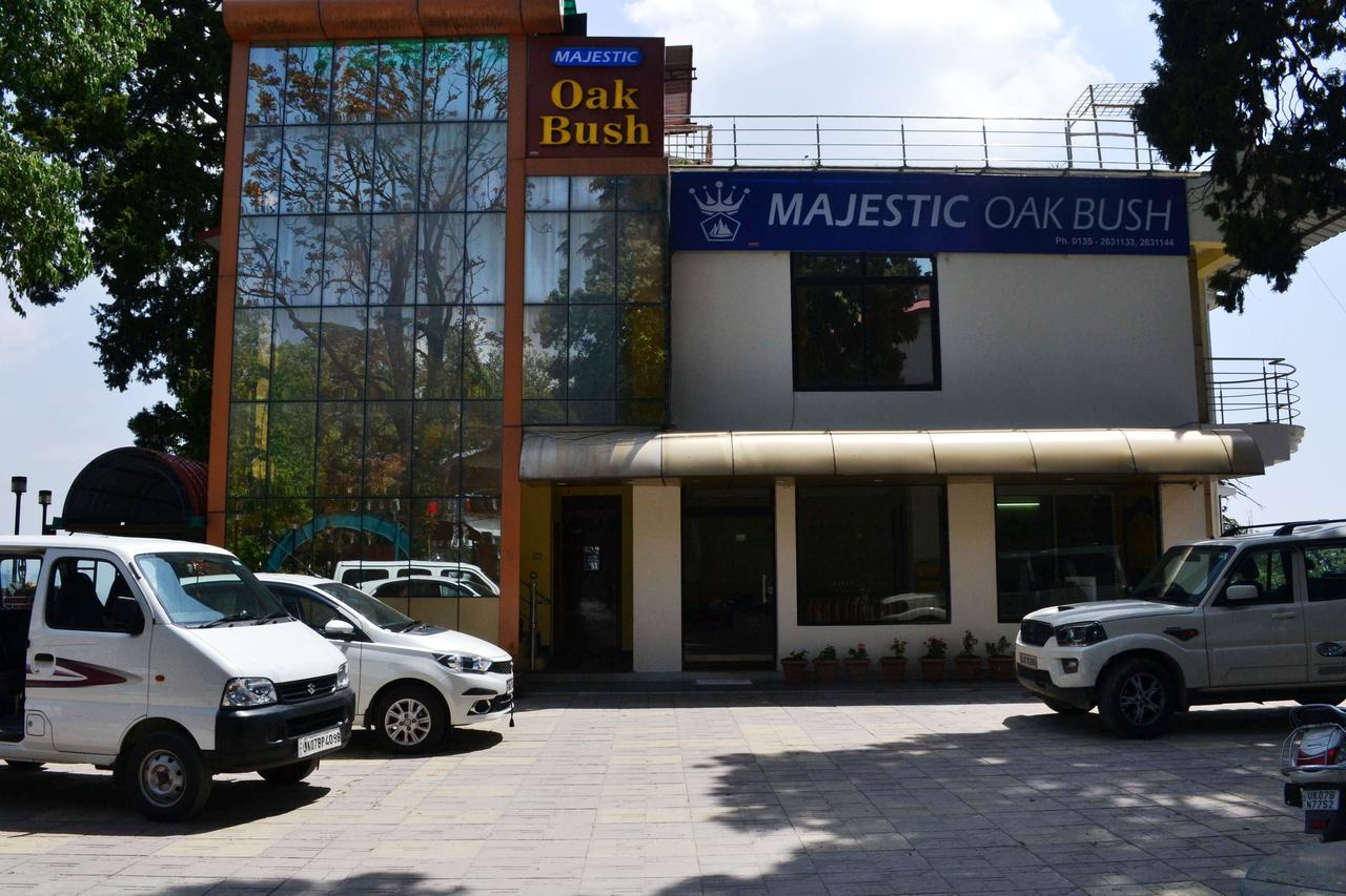 Oyo 19024 Majestic Oak Bush Hotel Мусори Екстериор снимка